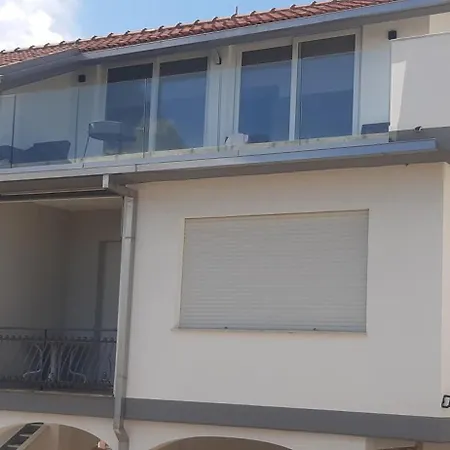 Lejlighed Paolo Attico Loft Matrimoniale Piu Singolo Diviso Da Armadi,piu Divano Letto Singolo Loano
