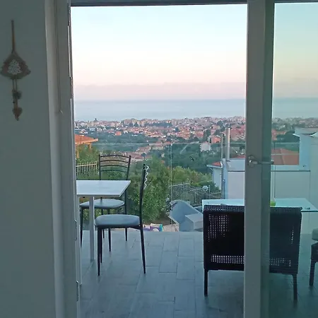 Paolo Attico Loft Matrimoniale Piu Singolo Diviso Da Armadi,piu Divano Letto Singolo