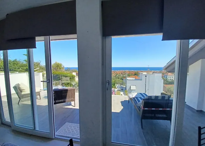 Appartement Paolo Attico Loft Matrimoniale Piu Singolo Diviso Da Armadi,piu Divano Letto Singolo Loano
