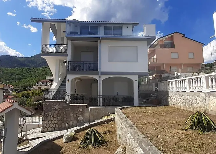 Appartement Paolo Attico Loft Matrimoniale Piu Singolo Diviso Da Armadi,piu Divano Letto Singolo *