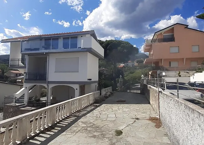 Paolo Attico Loft Matrimoniale Piu Singolo Diviso Da Armadi,piu Divano Letto Singolo Appartement